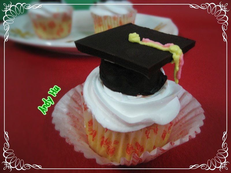 graduation hat cupcake