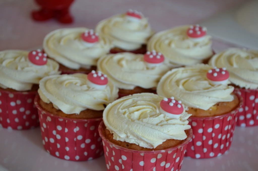 http://i1153.photobucket.com/albums/p513/priscilabaggen/Taarten%20en%20cupcakes/DSC_0538.jpg